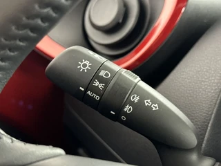 Toyota Aygo X 1.0 VVT-i S-CVT Pulse Plus Automaat | Keyless Entry | Parkeersensoren voor + achter | 17'' L.M. Velgen / 24