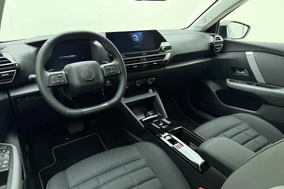 Citroen C4 1.2 Hybrid 145pk Collection Verwarmde Voorruit l Stoelverwarming l Full-LED l TomTom Navigatie l Wireless Apple Carplay & Android Auto l Camera l Parkeersensoren l Lichtmetalen Velgen l Climate Control l Adaptive Cruise Control / 17