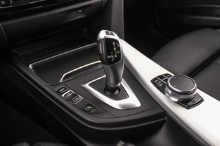 BMW 3-serie Touring 320i M Sport Edition | 2e eigenaar | NL auto | Camera | HiFi audio | Stoelverwarming | DAB | Head-up | Cruise control | LED | Park Assistant | PDC | Navigatie / 33
