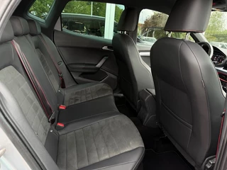 SEAT Arona 1.5 TSI FR Launch Edition 150PK Automaat Camera Sportstoelen Navi Apple Carplay Android Auto / 16