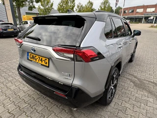 Toyota RAV4 2.5 Plug-in Hybrid AWD BI-TONE PLUS JBL-AUDIO NAVI HEAD-UP BLIND SPOT 360° CAMERA STOEL/STUURVERW EL-KLEP APPLE/ANDROID 1500KG TREKGEW KLASSE 3 ALARM 4S-BANDEN / 8