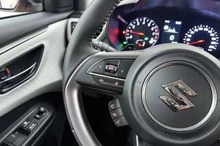 Suzuki Swift 1.2 Style Smart Hybrid 83pk | Automaat | Navigatie | Climate Control | Cruise Control Adaptief | Camera | Stoelverwarming | Draadloos Apple Carplay - Android Auto / 22
