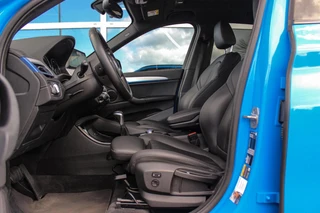 BMW X1 xDrive25e High Executive M sport | 1e eigenaar | Dealer onderhouden | Panoramadak | Apple Carplay | Camera | LED adaptief | Head-up | Stoelverwarming | Cruise control / 14