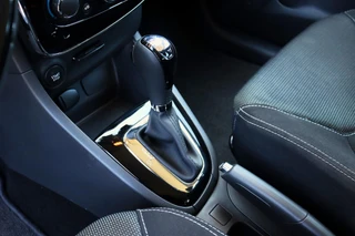 Renault Clio 1.2 Dynamique 120 PK Automaat | Trekhaak | Navigatie | Airco | Parkeersensoren | 16" LM / 6