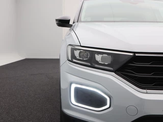 Volkswagen T-Roc 1.5 TSi Sport 150 Pk | Trekhaak | Adaptive Cruise | Camera | CarPlay | Panorama dak | 17 Inch | 159.197 Km !! / 11