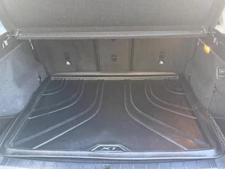 BMW X1 SDrive18i Executive achteruitrijcamera, extra getint glas, electr bedienbare achterklep, parelmoer wit / 19