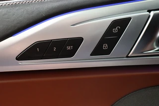 BMW 8 Serie M850i xDrive High Executive M Sport Pakket Automaat  / Live Cockpit Professional / Individual Leder Merino / Driving Assistant / Carbon Exterieur / Active Steering / Laserlight / M Sportremsysteem / Active Cruise Control met Stop en Go-functie / M Sportdifferentieel / Shadow Line / Achteruitrijcamera / Harman Kardon / 40