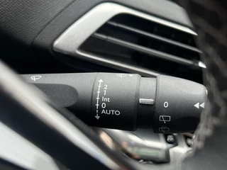 Peugeot 3008 PureTech 130 AGC Première  | Schuifdak | Camera voor + achter | Stoelverwarming | Carplay/Android Auto | / 26