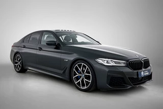 BMW 5-serie 545e xDrive High Executive M Sport | Dakraam | Camera | Autopilot | Stoel-/Stuurverwarming | CarPlay / 7