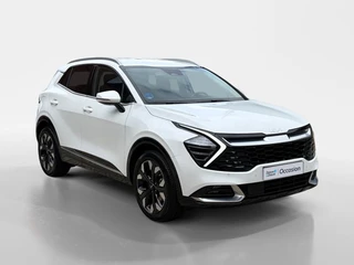 Kia Sportage 1.6 T-GDi Plug-in Hybrid AWD DynamicLine Luxury | Apple Carplay / Android Auto | Navigatiesysteem | Stoel + Stuurverwarming | Elektrisch Verstelbare Bestuurdersstoel | Licht + Regensensor | Parkeersensoren Voor + Achter | Camera Achter | Cruise Control Adaptief | Rijstrooksensor + Correctie | 19"Lichtmetalen Velgen / 4
