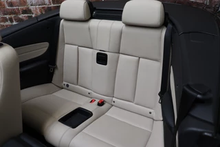 BMW 1 Series Cabrio 118i High Executive M Sport Pakket  / Navigatie Professional / Xenon / Leder / Hifi / Stoelverwarming / Climate Control / Lichtpakket / Windscherm / 18 Inch / Cruise Control / Bluetooth / 16