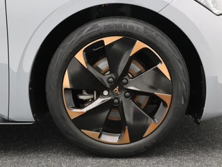CUPRA Born Performance One 62 kWh 204 Pk | Stoel/Stuurverwarming | Camera | Adaptive Cruise | Navigatie | 18 Inch | 66.591 Km !! / 15