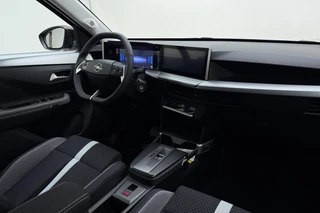 Opel Frontera Electric GS 44 kWh | Navigtatie | 8 Jaar speciale garantie | Stoel & Stuurverwarming | Camera | Dakrails | Extra getint glas | Cruise control | DAB Radio / 16