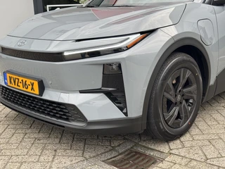 Toyota C-HR+ First Edition 77 kWh WARMTEPOMP EL-ACHTERKLEP PRIVACY-GLASS 18"LMV BLIND SPOT STOELVERW. P-SENSOREN / 19