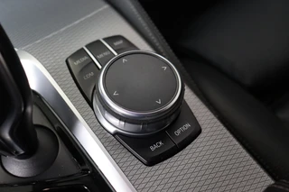 BMW 5 Series Touring 520i High Executive M Sport Pakket Automaat  / Navigatiesysteem Professional / Adaptieve LED-koplamp / Hifi / Climate Control / Parkeersensoren / Sfeerverlichting / Chrome Line / Sportstoelen / Cruise Control / Stoelverwarming / 19