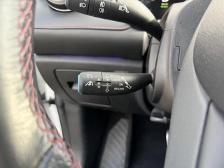 MG EHS 1.5 TGDI Luxury PHEV / 12