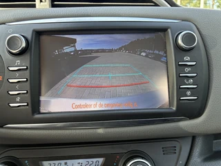Toyota Yaris 1.0 VVT-i Aspiration 5-Deurs | Climate control | Camera | Navigatie | Cruise control | Elektrisch Pakket | Bluetooth telefoonvoorbereiding / 10