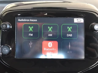 Citroën C1 1.0 VTi Shine Achteruitrijcamera | Navi | Airco / 24