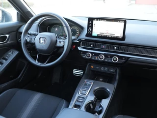 Honda Civic 2.0 e:HEV Sport ✅Stoelverw.✅Navi✅Camera✅Adapt. Cruise✅Lane Ass.✅Keyless✅ / 21