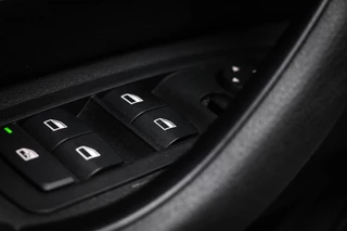 BMW X1 xDrive20i High Executive | PANORAMADAK | HEAD UP | STOELVERWARMING | TREKHAAK / 31