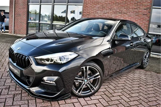 BMW 2 Serie Gran Coupé 218i M-Sport  Shadowline Trekhaak 18inch Live-cockpit Sfeerverlichting / 72