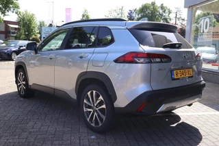 Toyota Corolla Cross 2.0 HYBRID 184PK FIRST-EDITION BLIND-SPOT EL-ACHTERKLEP LM-VELGEN KEYLESS PARK-SENSOREN STOELVERW DRAADLOOS-LADEN AD-CRUISE BLUETOOTH / 2