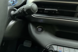 Jeep Avenger 1.2 e-Hybrid Summit Automaat | JBL Soundsystem | Navigatie | Elektrische achterklep | Keylee | Climate control | Camera | Draadloze telefoonlader / 31