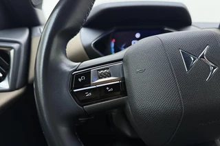 DS 3 Crossback E-Tense Performance Line+ 50 kWh | Navigatie | Camera | Keyless | Lichtmetalen velgen | Parkeersensoren | Extra getint glas / 24
