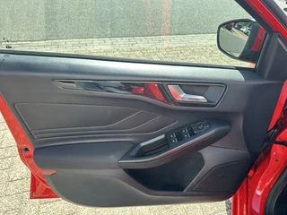 Ford Focus 1.0 EcoBoost Hybrid ST Line X  | Adapt. Cruise | Apple/Android | Stuur- en stoelverwarming | Keyless | PDC v+a incl. camera / 21