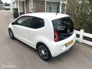 Volkswagen Up! 1.0 high up! BlueMotion AIRCO CARPLAY NAVIGATIE NETTE EN ZUINIGE AUTO!! / 4