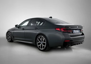 BMW 5-serie 545e xDrive High Executive M Sport | Dakraam | Camera | Autopilot | Stoel-/Stuurverwarming | CarPlay / 8