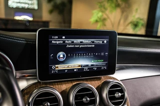 Mercedes GLC-klasse 350e 4MATIC AMG Premium Plus|Pano|verkoeling|Trekhaak|Leder / 48