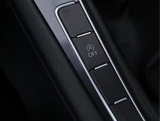 Volkswagen Golf 1.0 TSI Highline R-line  | Panoramadak | Camera | Virtual | LED / 56