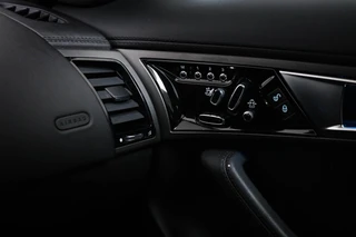 Jaguar F-TYPE 3.0 V6 Coupé | PANORAMADAK | CLIMA | STUURVERWARMING | CAMERA | 19" / 9