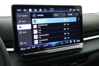 Volkswagen T-Roc 1.5 eTsi 150pk DSG R-Line First Edition Trekhaak Camera Keyless Stoelverwarming Virtual Cockpit Carplay / 20