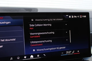 BMW X5 xDrive50e M-Sport Pro  | Vierwielbesturing | Trekhaak | Spoilerpakket | H&K | Panoramadak | Luchtvering / 42