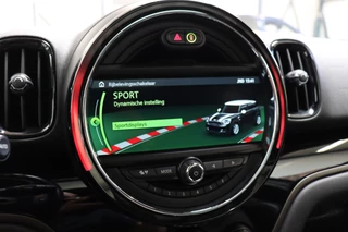 MINI Countryman John Cooper Works ALL4 Chili Automaat  / Navigatiesysteem Plus / Leder / Panoramadak / Harman Kardon / Stoelverwarming / Achteruitrijcamera / 19 Inch / Sportstoelen / Parkeersensoren voor+achter / Climate Control / Head-Up Display / 22