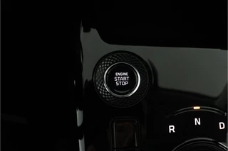 Kia Niro 1.6 GDi Hybrid DynamicLine  - Climate Control - Adaptieve Cruise Control - Lichtmetalen Velgen - Navigatie - Fabrieksgarantie tot 04-2032 / 50