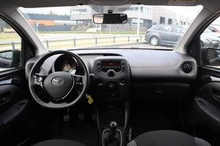 Toyota Aygo FUN 5-DEURS AIRCO NL-AUTO EL-RAMEN BLUETOOTH DEALER-ONDERHOUDEN / 15