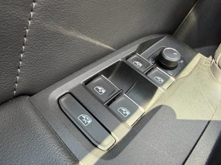 CUPRA Leon Sportstourer 1.4 e-Hybrid PHEV 245pk VZ * Navigatiesysteem * AUTOMAAT * Stoelverwarming * Virtual Cockpit * / 10