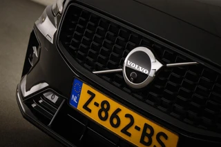 Volvo V60 2.0 B4 Ultimate Dark | PANORAMADAK | HEAD UP | STANDKACHEL | ACHTERBANKVERWARMING | 360 CAMERA | 20" / 18