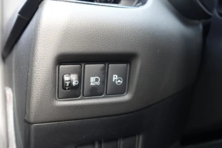 Toyota C-HR 1.8 Hybrid Executive  | Dealer onderhouden | NAVI | Camera | Trekhaak | Cruise control | / 25