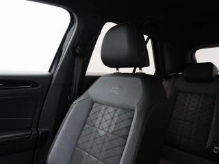 Volkswagen T-Roc 1.5 TSi R-Line Business 150 Pk Automaat | Trekhaak | Carplay | Virtual Cockpit | Adaptive Cruise | Keyless | Elektrische Achterklep | 18 Inch / 36