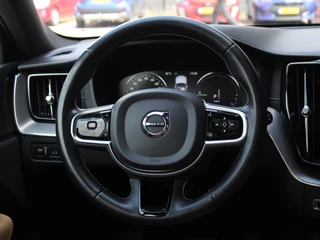 Volvo XC60 2.0 Recharge T8 AWD R-Design Panoramisch schuif/kantel dak, 360 Camera, Stoelverwarming, Harman/Kardon audio installatie, Navigatie / 23
