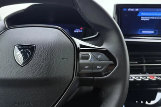 Peugeot 2008 1.2 Turbo 100 Allure | Adaptive Cruise Control | Draadloos Apple Carplay & Android Auto | Parkeersensoren voor & achter | 17'' Lichtmetalen velgen | Full LED / 19