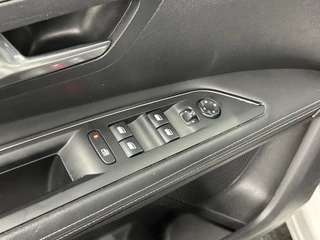 Peugeot 3008 1.2 PureTech Blue Lease Premium CARPLAY NAVI CAMERA CRUISE LM ECC. / 17