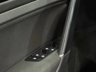 Volkswagen Golf Variant 1.4 TSI R-line | 150pk | DSG Camera | Licht+Zicht | Ambient | Winter Pakket / 43