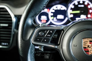 Porsche Cayenne Coupé 3.0 E-Hybrid|ACC|GTS-stoel|Chrono|Pano / 44
