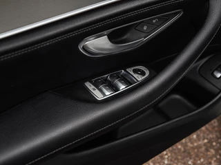 Mercedes-Benz E-klasse 220 d AMG Line Night Edition Panoramadak Widescreen Sfeerverlichting Apple CarPlay Android Auto Camera Stoelverwarming LED / 31