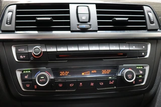 BMW 3 Serie Gran Turismo 335i xDrive High Executive M Sport Pakket Automaat  / Navigatiesysteem Professional / Panoramadak / Trekhaak / Leder / Innovatiepakket / 18 Inch / Shadow Line / Active Cruise Control met Stop en Go-functie / Stoelverwarming / Climate Control / Xenon / Extra Getint Glas / 24